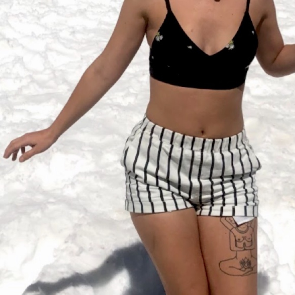 Urban Outfitters Embroidered Floral Crop Tank top